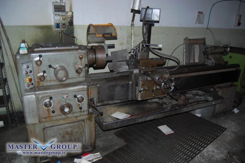 - USED - CONVENTIONAL LATHE WITH DIGITAL READOUT SYSTEM FOR 2 AXIS  CMT - URSUS 250