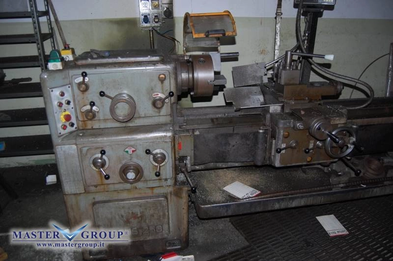 - USED - CONVENTIONAL LATHE WITH DIGITAL READOUT SYSTEM FOR 2 AXIS  CMT - URSUS 250