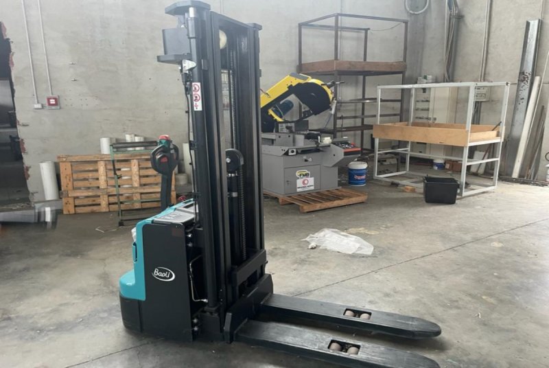 TRANSPALETA ELÉCTRICA - USADA -  KION BAOLI - ES16 N.02