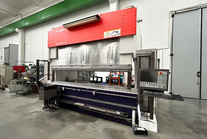 - USED - 7-AXIS SYNCHRONIZED CNC PRESS BRAKE    BYSTRONIC - P130/310