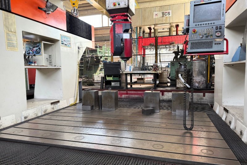 FRESATRICE CNC A PORTALE 5 ASSI - USATA - MECOF - DYNAMILL 1000/5