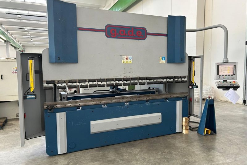 PIEGATRICE CNC SINCRONIZZATA A 7 ASSI CON BOMBATURA IDRAULICA - USATA - GADE - PS-C 3120
