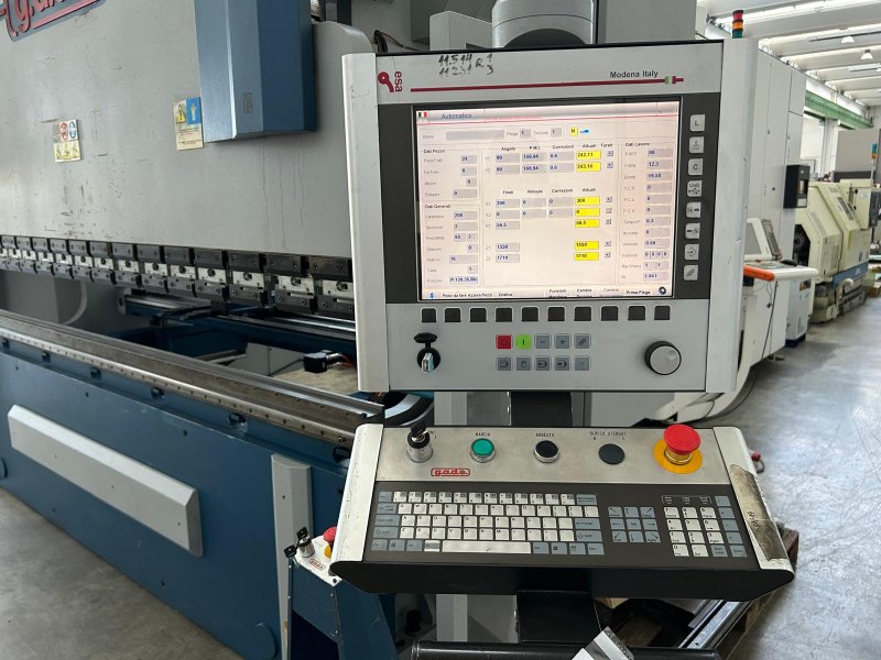 PIEGATRICE CNC SINCRONIZZATA A 7 ASSI CON BOMBATURA IDRAULICA - USATA - GADE - PS-C 3120