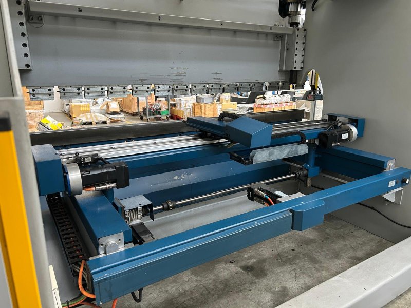 PIEGATRICE CNC SINCRONIZZATA A 7 ASSI CON BOMBATURA IDRAULICA - USATA - GADE - PS-C 3120