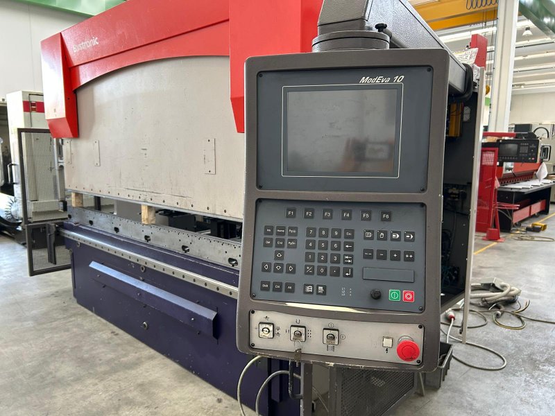 PIEGATRICE CNC SINCRONIZZATA A 8 ASSI CON BOMBATURA IDRAULICA - USATA -  BYSTRONIC - P 150 x3100