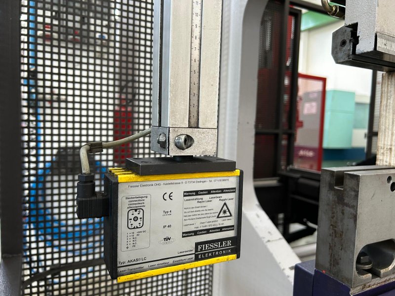 PIEGATRICE CNC SINCRONIZZATA A 8 ASSI CON BOMBATURA IDRAULICA - USATA -  BYSTRONIC - P 150 x3100