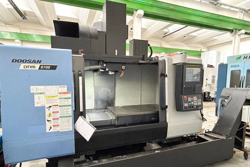 CENTRO DI LAVORO VERTICALE 3 ASSI - USATO - DOOSAN - DNM 6700