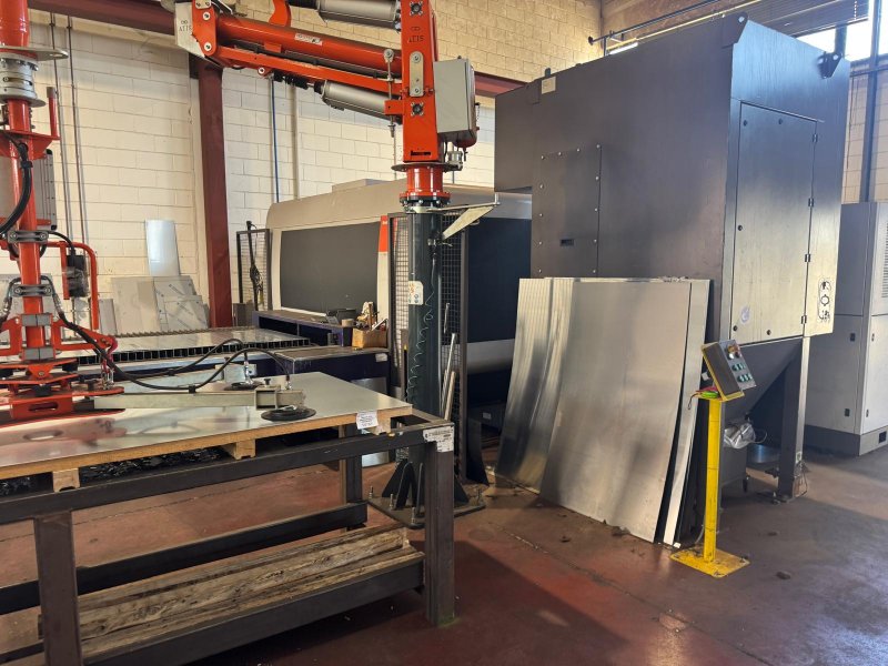 - USED - FIBER LASER CUTTING MACHINE WITH PALLET CHANGER BYSTRONIC - BY SPRINT FIBER 3015