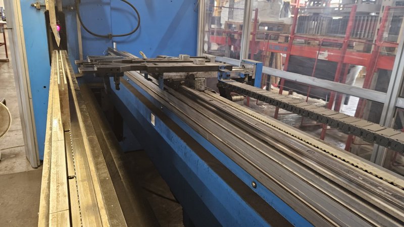 - USED - 7-AXIS ELECTRICAL CNC PRESS BRAKE PRIMA POWER - EP 1030