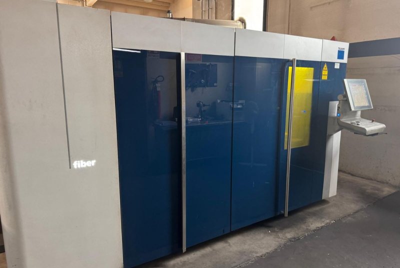 TAGLIO LASER IN FIBRA CON CAMBIO PALLET COMPLETO DI SISTEMA DI CARICO/SCARICO - USATO -  TRUMPF - TRULASER 5040
