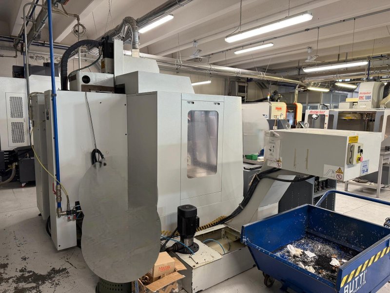 - USED - 3-AXIS VERTICAL MACHINING CENTRE   BRIDGEPORT - VMC800L22