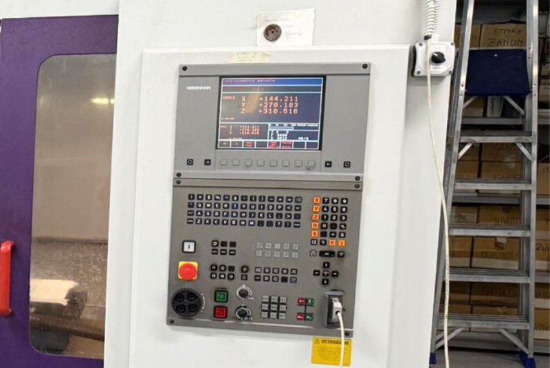 - USED - 3-AXIS VERTICAL MACHINING CENTRE   BRIDGEPORT - VMC800L22