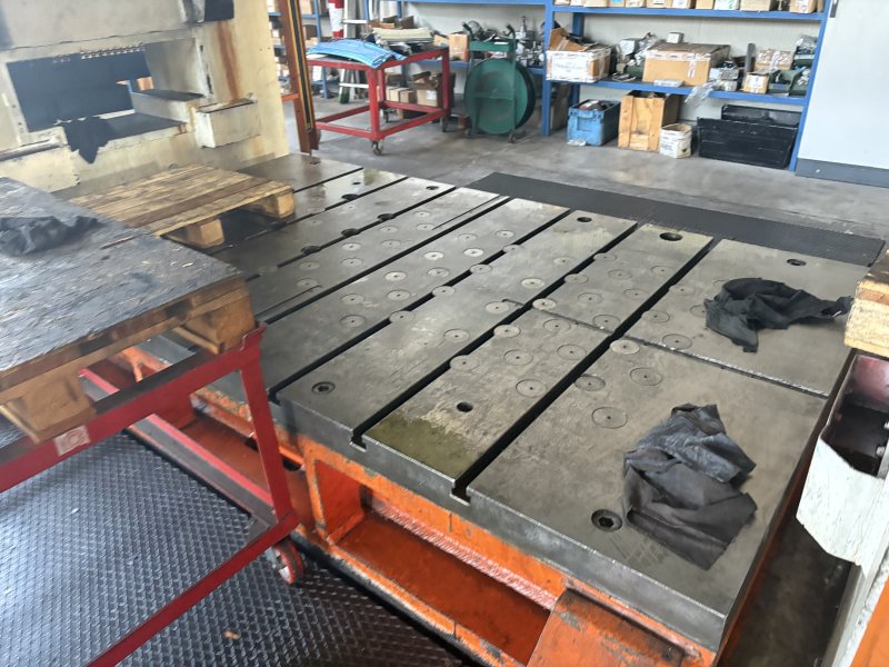 PRESSA MECCANICA A DOPPIO MONTANTE - USATA - RAVNE - DE.400. 2740X1530