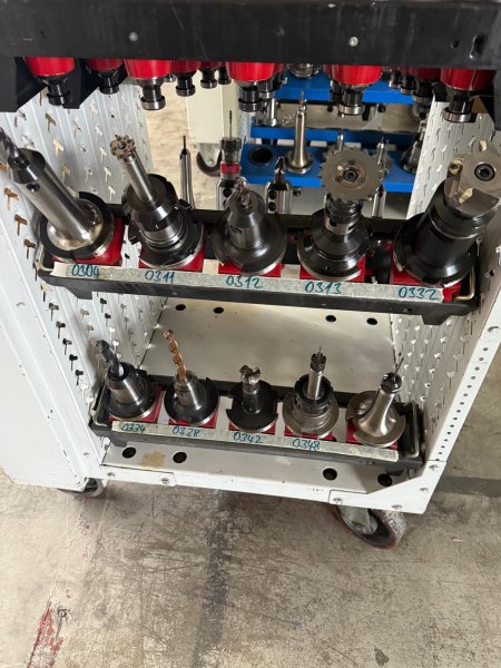 LOT DE N.700 PORTE-OUTILS ISO 50 DIN - D'OCCASION - / - /