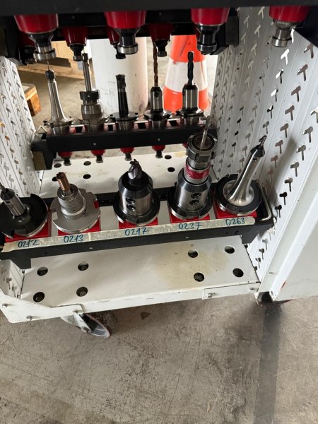 LOT DE N.700 PORTE-OUTILS ISO 50 DIN - D'OCCASION - / - /