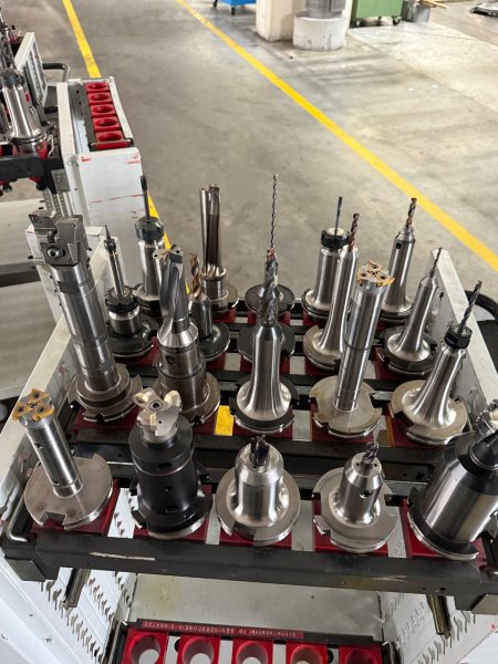 LOT DE N.700 PORTE-OUTILS ISO 50 DIN - D'OCCASION - / - /