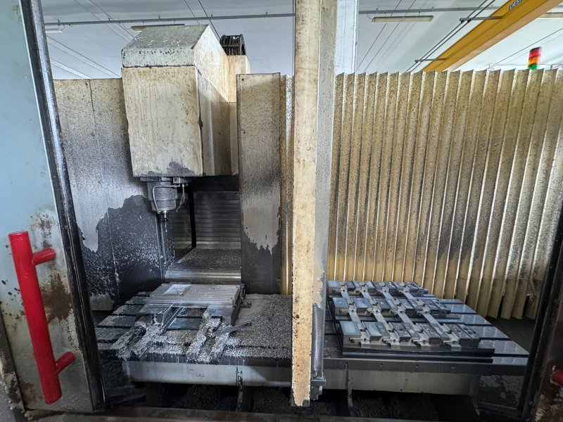 3-Х КООРДИНАТНЫЙ ВЕРТИКАЛЬНЫЙ ОБРАБАТЫВАЮЩИЙ ЦЕНТР С ПОДВИЖНОЙ КОЛОННОЙ Б/У REMA CONTROL - NEWTON