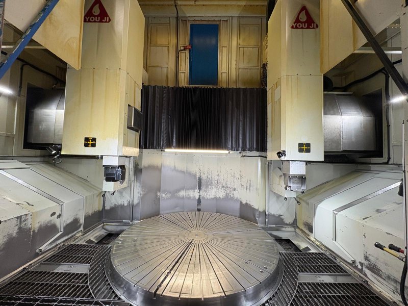 - USED - CNC DOUBLE RAM VERTICAL YOU-JI - VTS-2500 ATC-2R