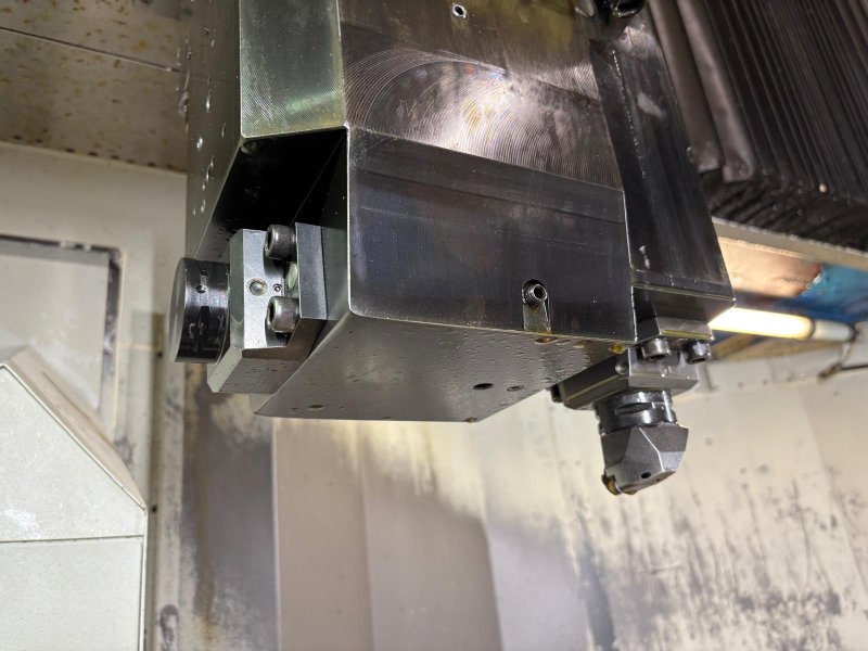 - USED - CNC DOUBLE RAM VERTICAL YOU-JI - VTS-2500 ATC-2R