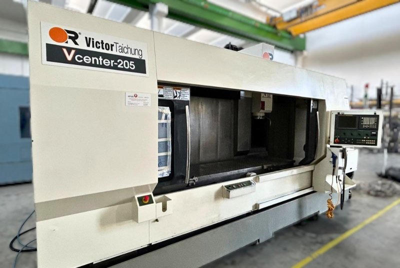 - USED - 3-AXIS TRAVELLING COLUMN VERTICAL MACHINING CENTRE  VICTOR TAICHUNG - Vc-205 - Fanuc