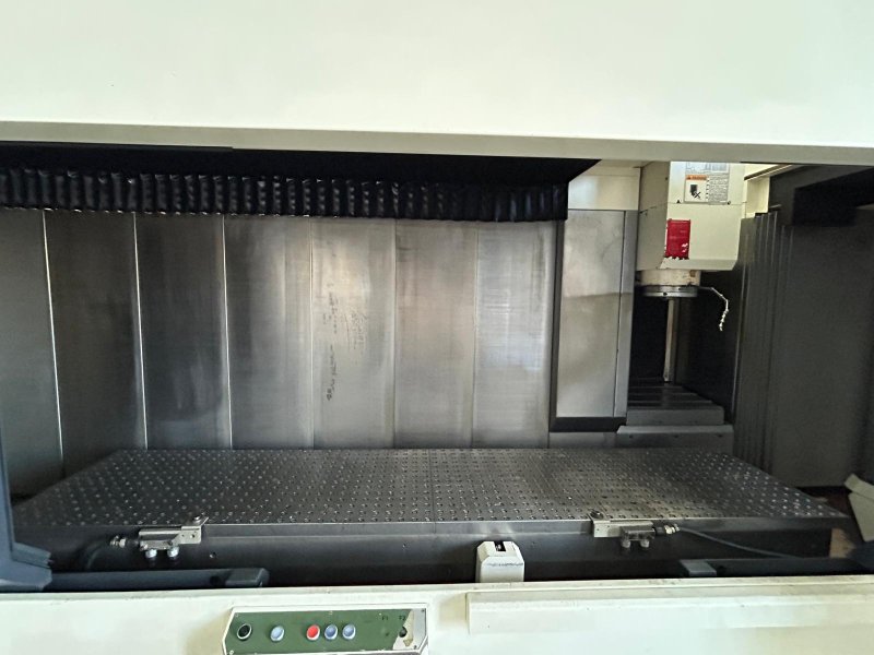 - USED - 3-AXIS TRAVELLING COLUMN VERTICAL MACHINING CENTRE  VICTOR TAICHUNG - Vc-205 - Fanuc
