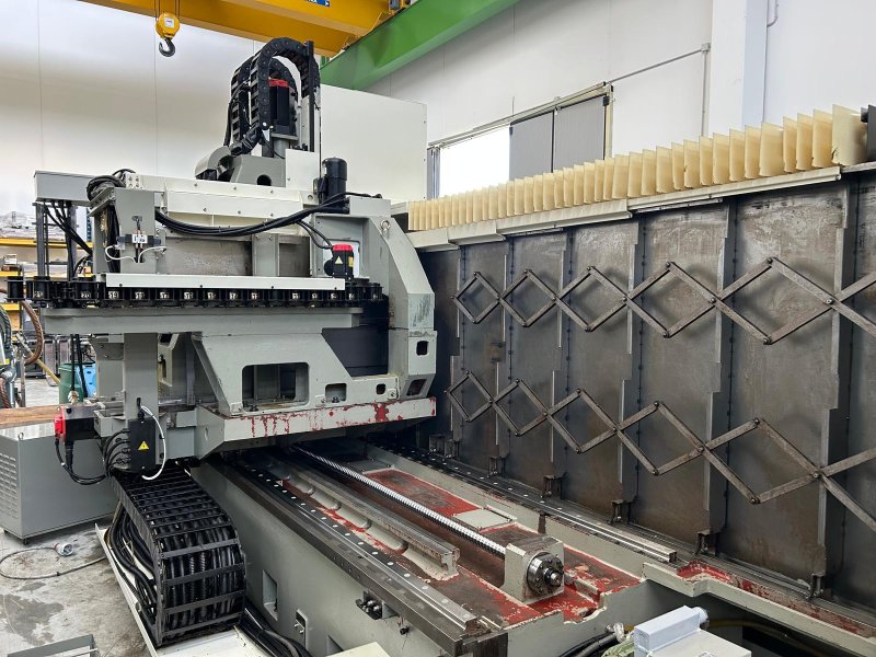 - USED - 3-AXIS TRAVELLING COLUMN VERTICAL MACHINING CENTRE  VICTOR TAICHUNG - Vc-205 - Fanuc