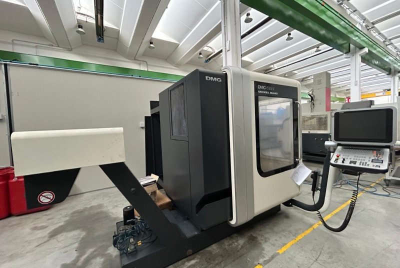 - USED - 3-AXIS VERTICAL MACHINING CENTRE   DECKEL MAHO - DMC 635V