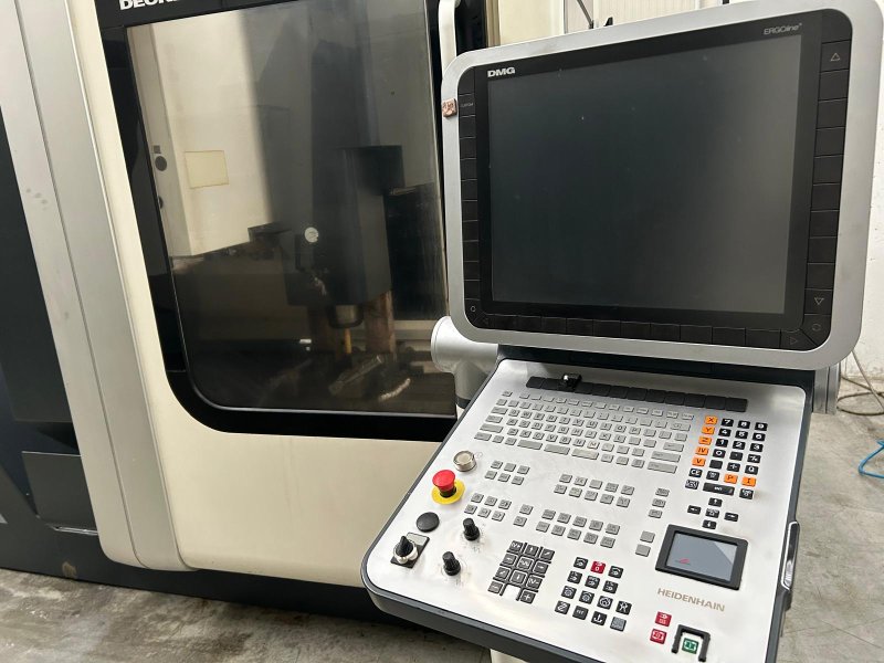 - USED - 3-AXIS VERTICAL MACHINING CENTRE   DECKEL MAHO - DMC 635V