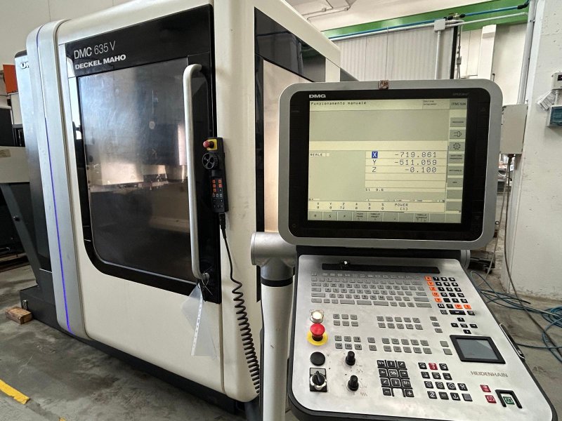 - USED - 3-AXIS VERTICAL MACHINING CENTRE   DECKEL MAHO - DMC 635V