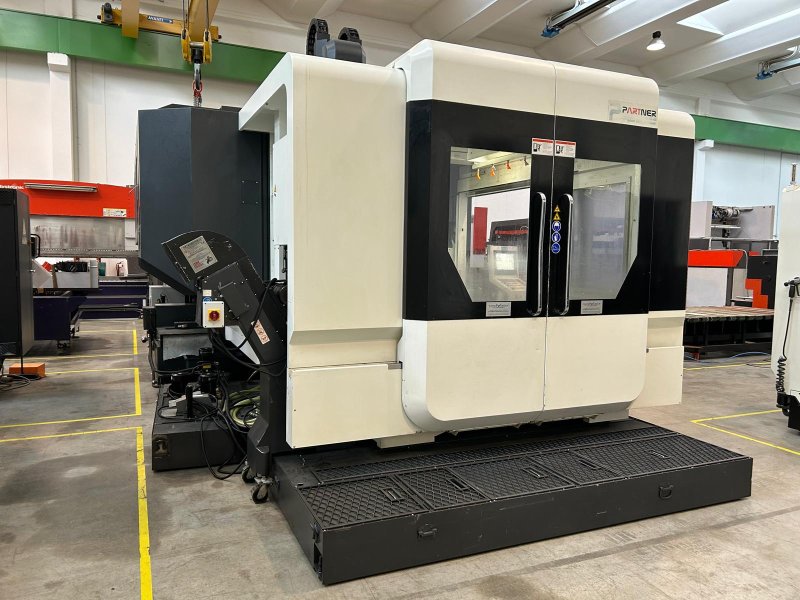- USED - 3-AXIS BRIDGE-TYPE VERTICAL MACHINING CENTRE        Maxxtron - B25