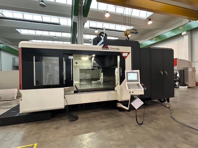 - USED - 3-AXIS BRIDGE-TYPE VERTICAL MACHINING CENTRE        Maxxtron - B25